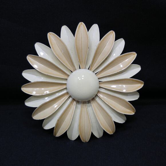 1960s Beige Enamel Flower Brooch White Metal Large Daisy Retro Mod Vintage - Picture 1 of 10